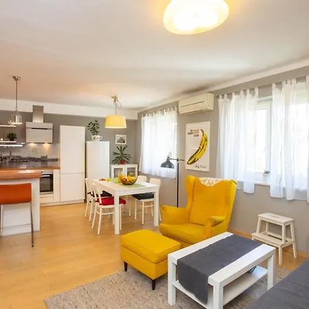 Apartman Aviani *